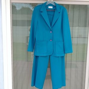 Cedar Hill Women's Pant Suit.